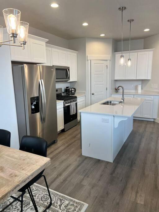 Brand New 3-Beds Stylish Entire House At Lehi Villa Exterior photo