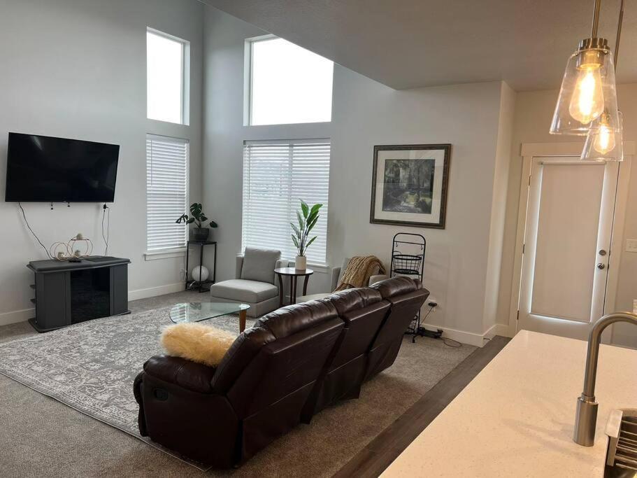 Brand New 3-Beds Stylish Entire House At Lehi Villa Exterior photo