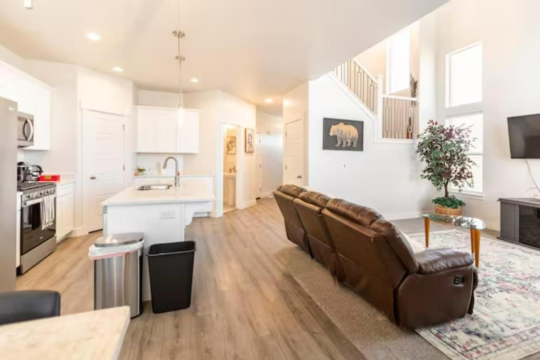 Brand New 3-Beds Stylish Entire House At Lehi Villa Exterior photo